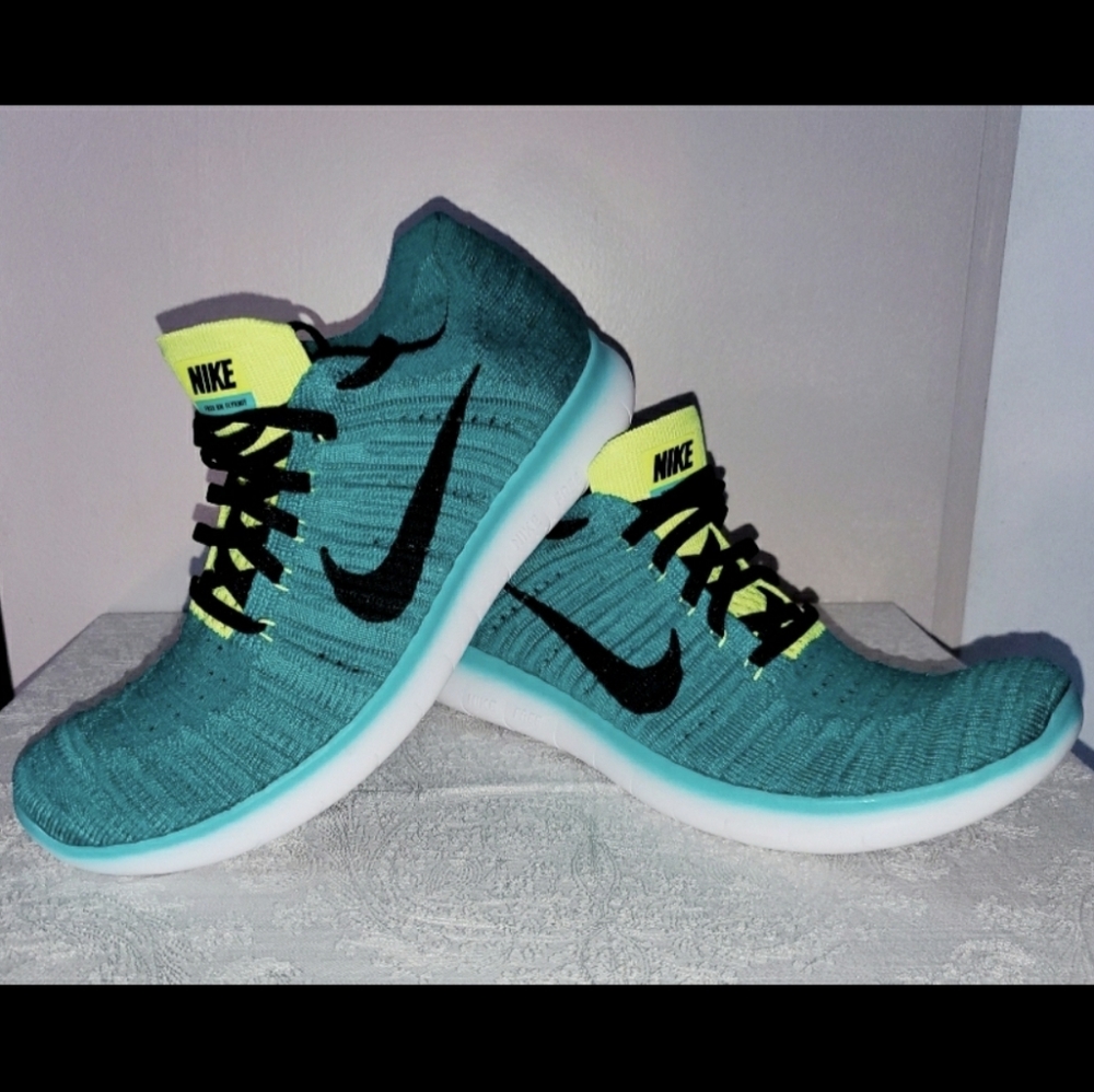 NWOT or box. Nike Free Rn Flyknit 2016